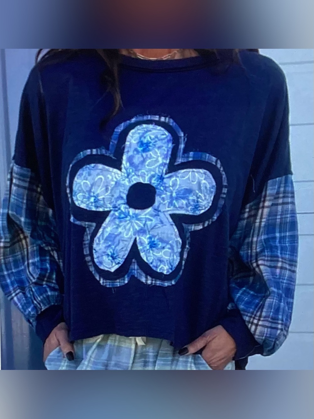 POL Oversized Floral Patch Long-Sleeve Top - Picture 4 of 8